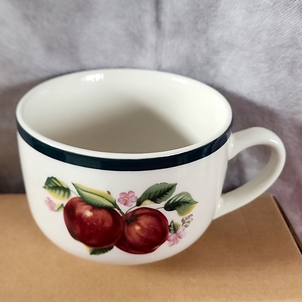 ☆Casuals by China Pearl Jumbo/ Soup Mug. Apple Pattern with Green Rim.☆
